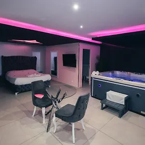  Couette-café Night Marseille Jacuzzi France