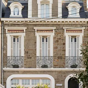 **** Couette-café Maison Angélus France